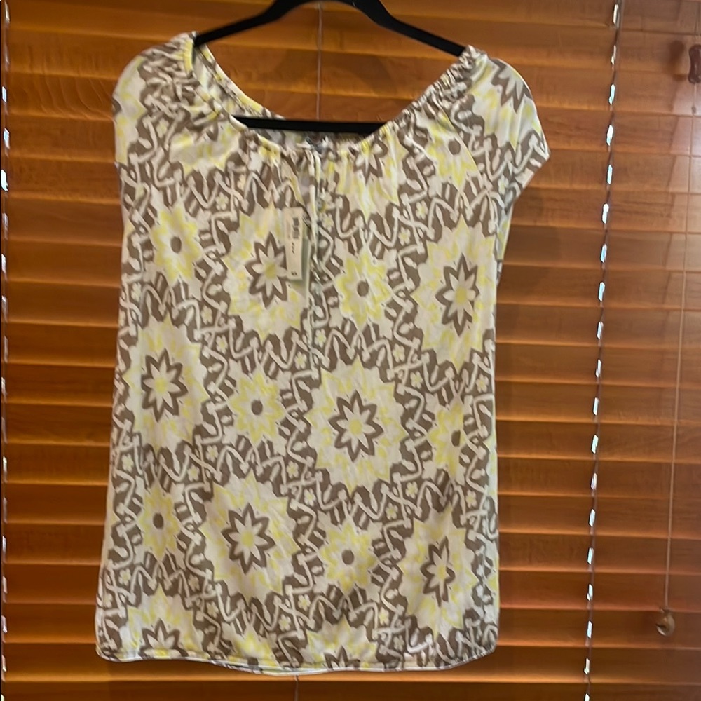 Old Navy White, Yellow and Gray Ruched Blouse (e)